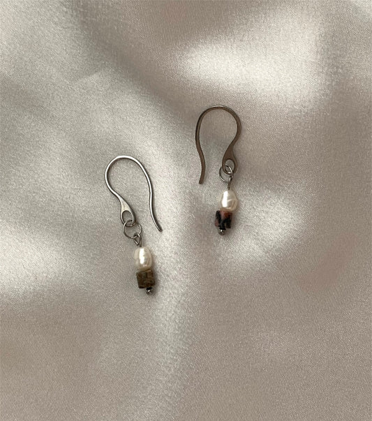 Mia Earrings Freshwater Pearl