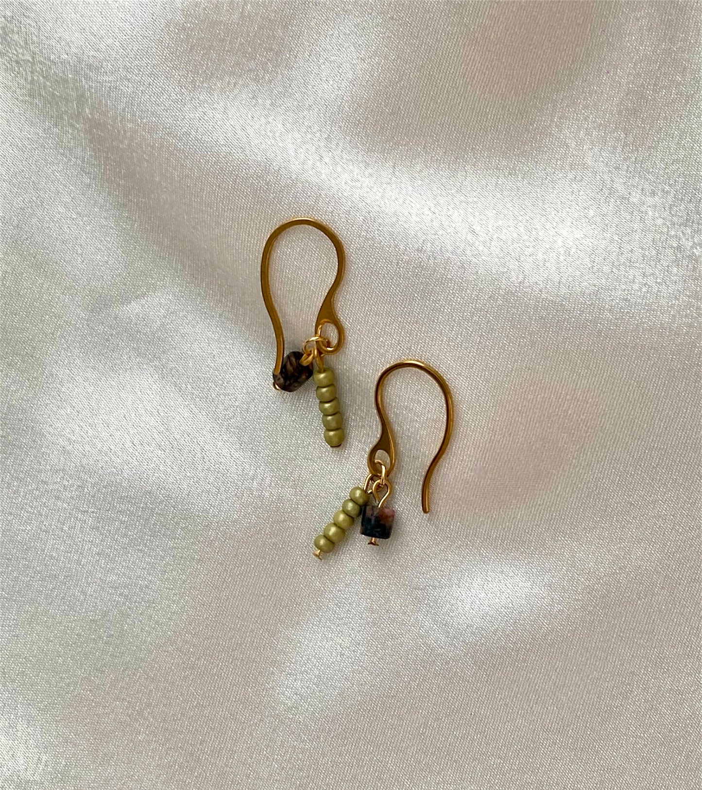 Nara Earrings Olive