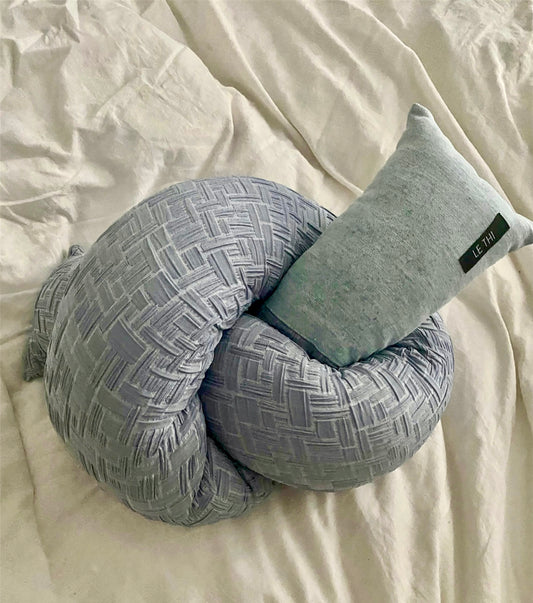 Knot Pillow Light Blue